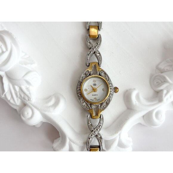 Dual Gold & Silver Toned XOXO Quartz Analog Vintage Wristwatch - 12mm - WORKS! - Picture 3 of 10